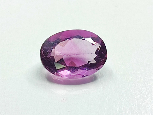 Fluoriitti 14 mm / 7,3 ct ovaali kuvallisella aitoustodistuksella