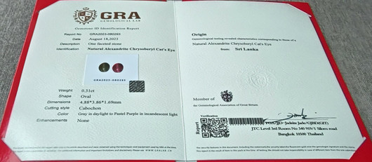 Alexandrite 4,8 x 3,8 mm / 0,3 ct oval, cat eye effect with certificate