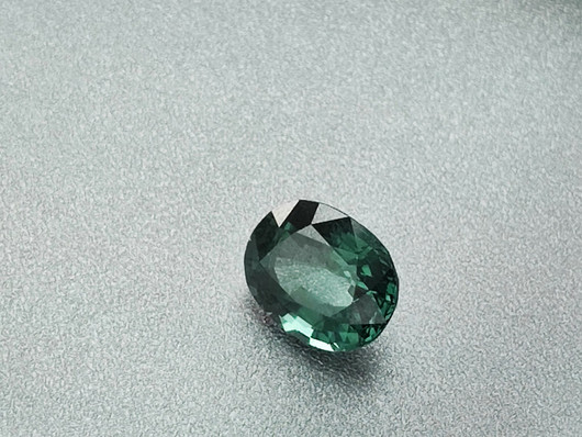 rare  Burmase Spinel colour and rare size 6ct