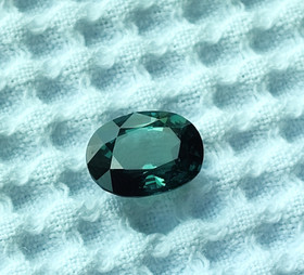 Burmalainen spinelli 12 x 9 mm / 6 ct ovaali harvinainen koko ja väri, kuvallisella GIT todistuksella