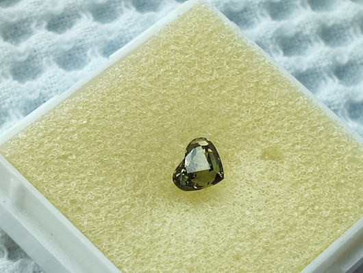Aleksandriitti 1,4ct , harvinainen sydän hionta GRA todistuksella