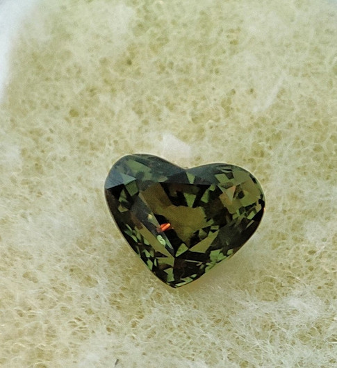 Aleksandriitti 1,4ct , harvinainen sydän hionta GRA todistuksella