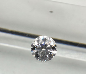 Moissaniitti 6,5 mm / 1,2 ct väritön kirkas briljanttihionta