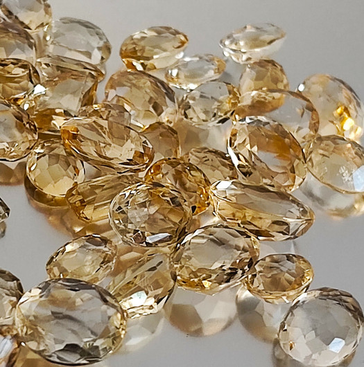 Citriini 9 x 6 mm / 2 ct ovaali