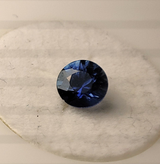  Luonnollinen Safiiri 5,2mm , värinvaihdolla ja kuvallisella aitoustodistuksella