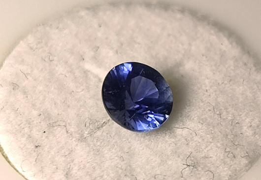  Luonnollinen Safiiri 5,2mm , värinvaihdolla ja kuvallisella aitoustodistuksella