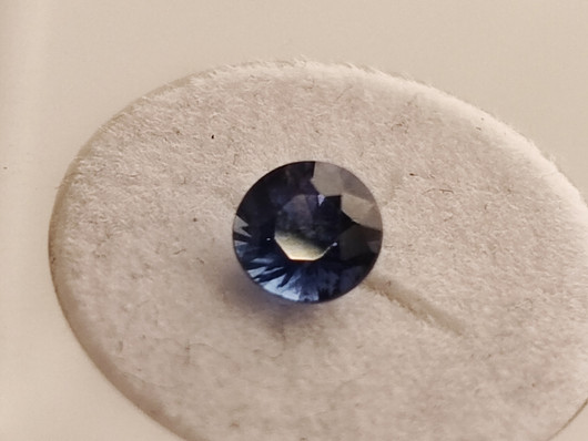  Luonnollinen Safiiri 5,2mm , värinvaihdolla ja kuvallisella aitoustodistuksella