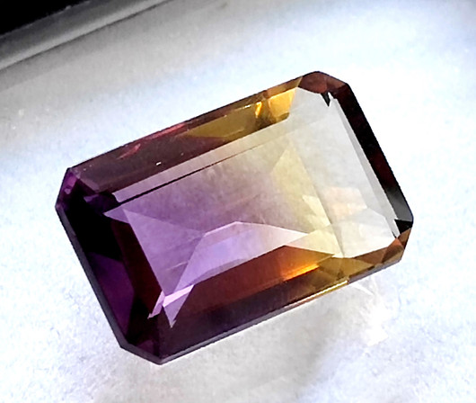  Ametriini multicolor 17,2 ct smaragdi hionta