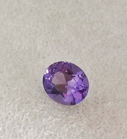Safiiri synt. väriä vaihtava 13 x 11 mm / 8,3 ct ovaali