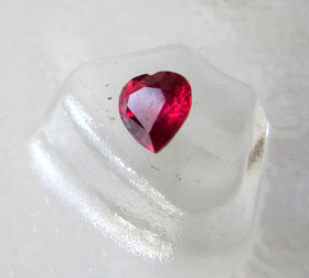 Ruby 0,9 ct heart