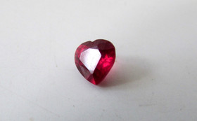Ruby 0,9 ct heart