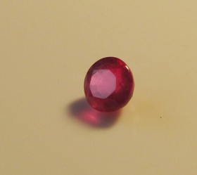 Ruby 5,2 mm / 0,9 ct round