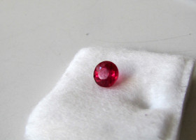 Ruby VS 5,3 mm / 0,9 ct round