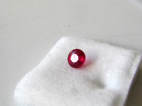Ruby VS 5,3 mm / 0,9 ct round