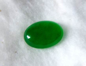 Chalsedony 5,5 ct imperial green oval