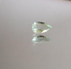 Danburiitti 0,5 ct pisara