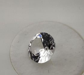 Danburiitti timanttimainen briljantti hiottuna 7,5mm