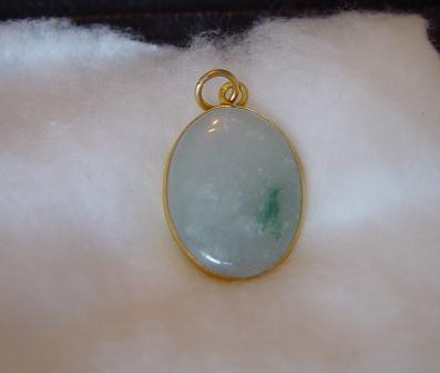 Jade riipus noin 18 ct