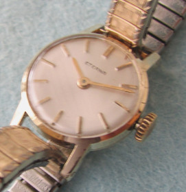 Eterna , täyskultainen juhlakello 1970 luvulta