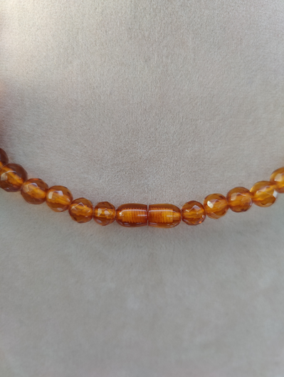 harvinaiset viistehiotunmalliset  vintage  Meripihka helmet alkuperäisellä lahjarasialla