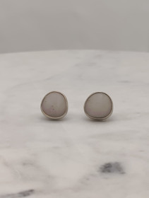 Vintage hopeiset korvakorut kvartsi kivellä