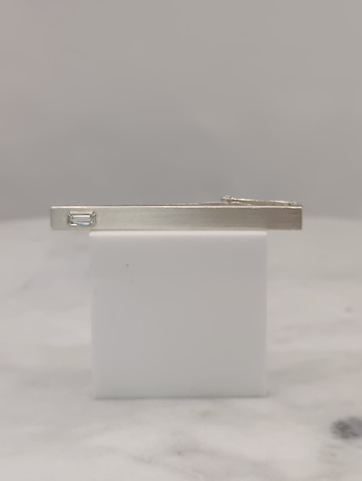 Vintage silver tie pin with stone