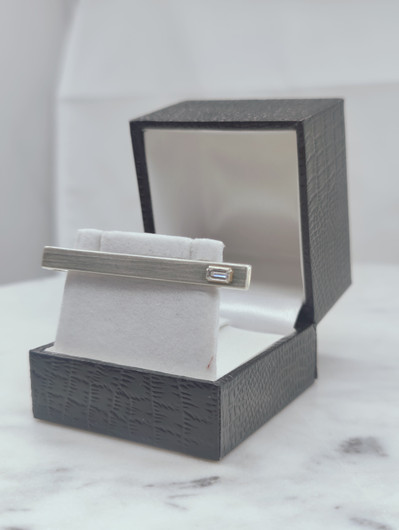 Vintage silver tie pin with stone