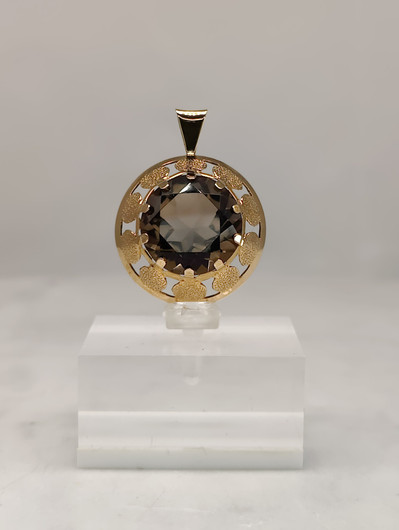 Vintage gold pendant with quartz 