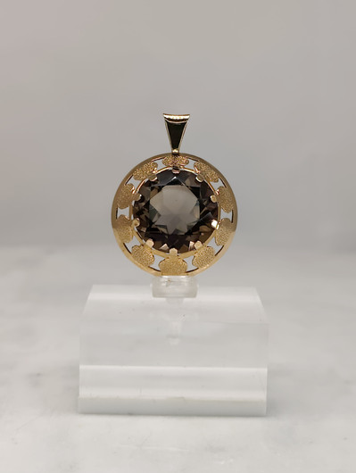 Vintage gold pendant with quartz 