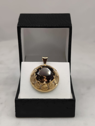 Vintage gold pendant with quartz 