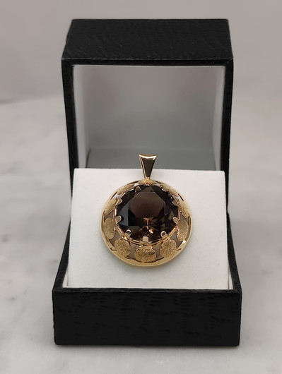 Vintage gold pendant with quartz 