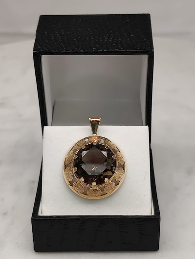 Vintage gold pendant with quartz 