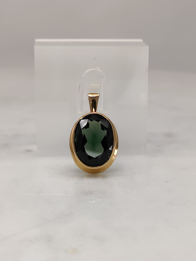 Vintage gold pendant with synthetic spinel