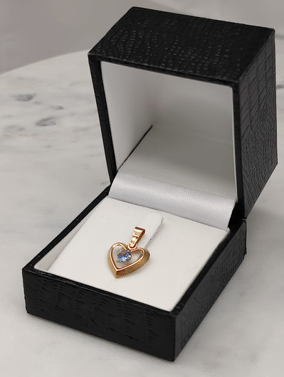 Vintage gold pendant with spinel
