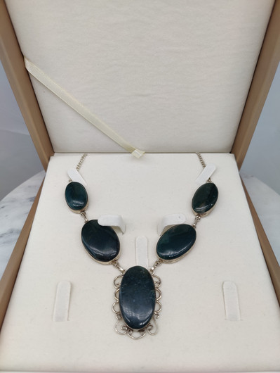 Vintage silver necklace with big green stones