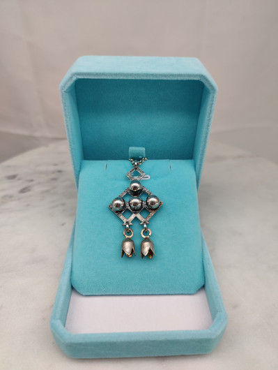 Vintage silver pendant with chain
