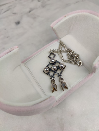 Vintage silver pendant with chain