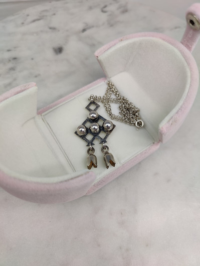 Vintage silver pendant with chain