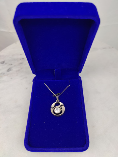 Vintage silver pendant with chain