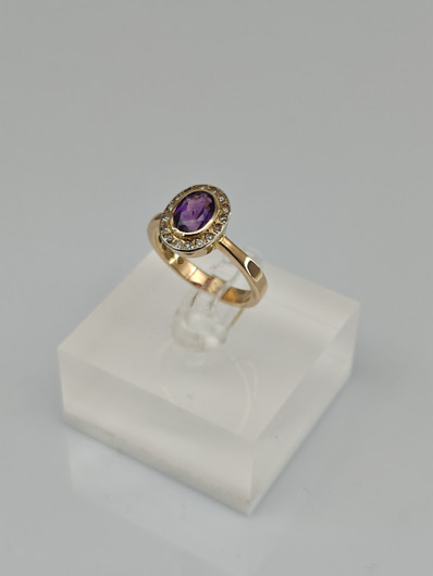Vintage Amethyst gold ring with diamonds 