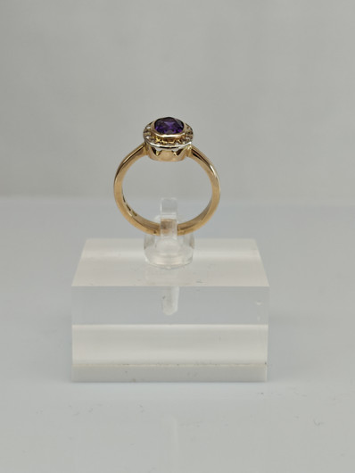 Vintage Amethyst gold ring with diamonds 