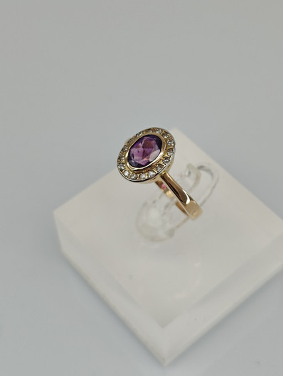 Vintage Amethyst gold ring with diamonds 
