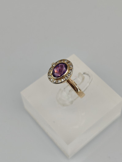 Vintage Amethyst gold ring with diamonds 