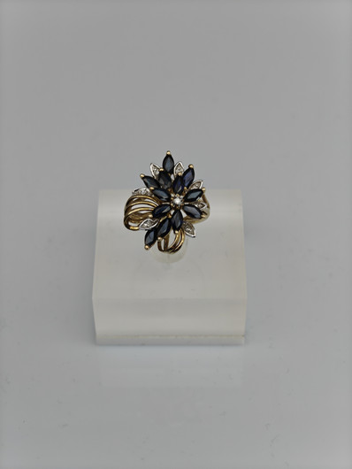 Vintage sapphire ring with diamonds