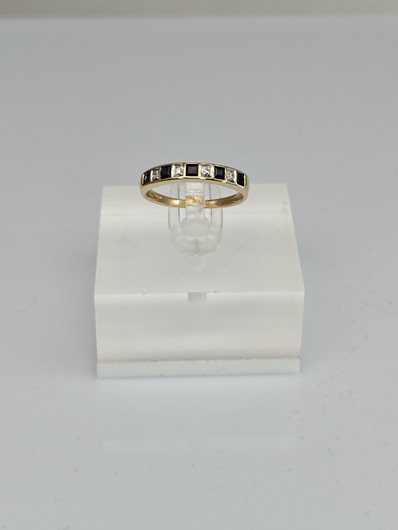 Vintage diamonds ring with sapphire