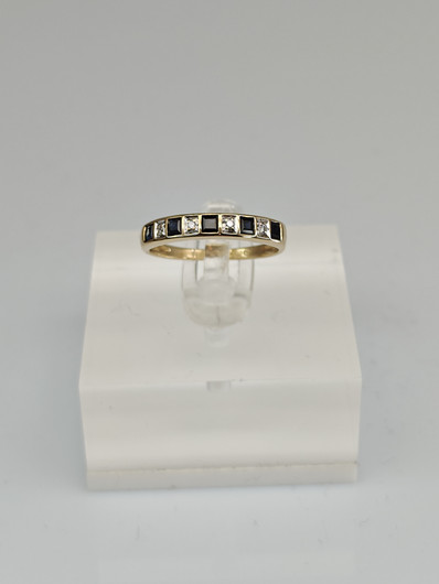 Vintage diamonds ring with sapphire