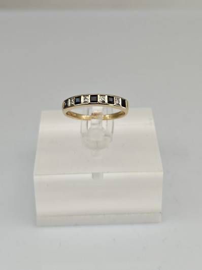 Vintage diamonds ring with sapphire