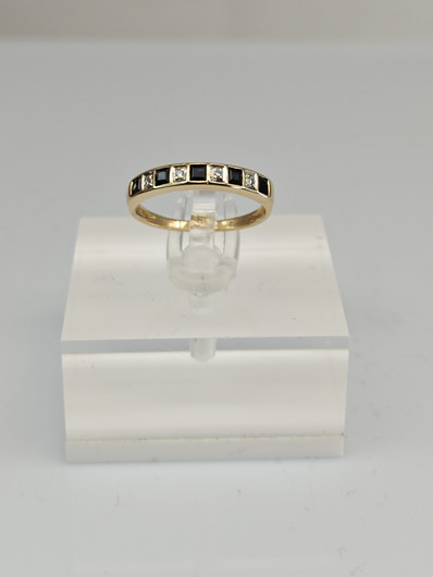 Vintage diamonds ring with sapphire