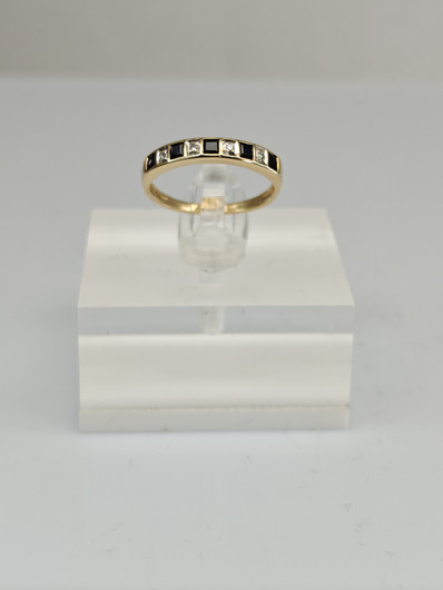 Vintage diamonds ring with sapphire