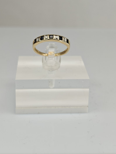 Vintage diamonds ring with sapphire